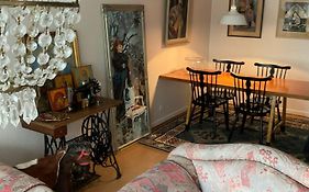 Retrohenkinen taiteilijakoti - Tampere Kaleva